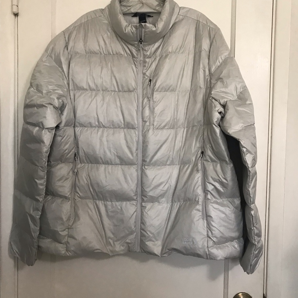 ✔️NWT Ladies Eddie Bauer Silver Quilted Puffer Jacket with High Collar